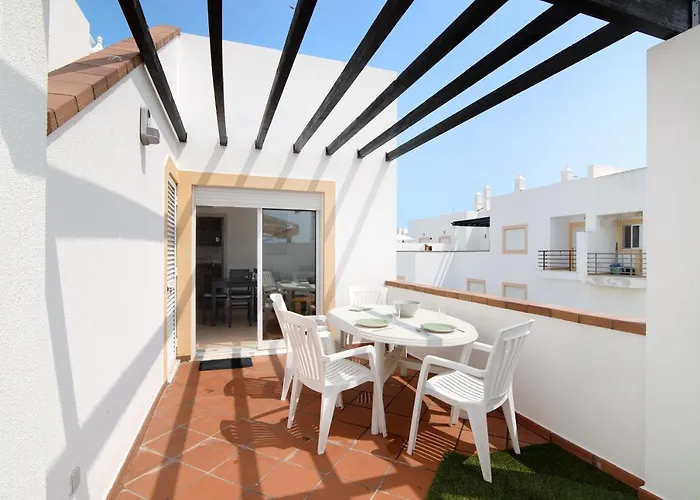 Quinta Gomeira 74 アパート