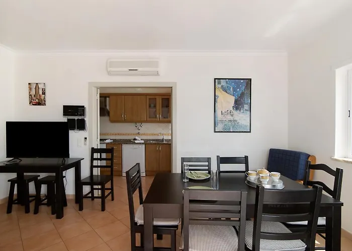 Quinta Gomeira 74 アパート