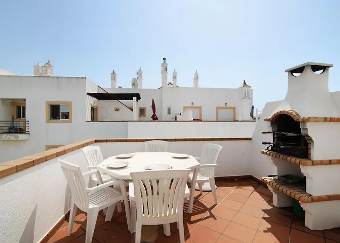 Quinta Gomeira 74 アパート